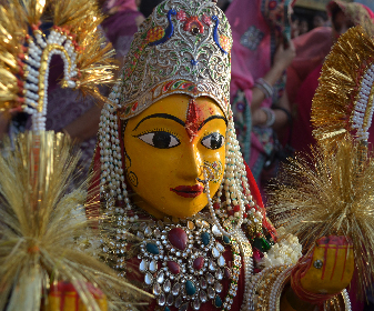 This festival is marked by worshipping Lord Shiva and Goddess Gauri. To mark the festivities, clay idols of Gods and Goddesses are made to pray and celebrate. 
